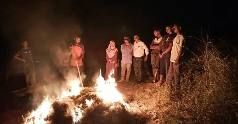 জব্দকৃত অবৈধ জাল আগুনে পুড়িয়ে ধ্বংস করা হয়েছে